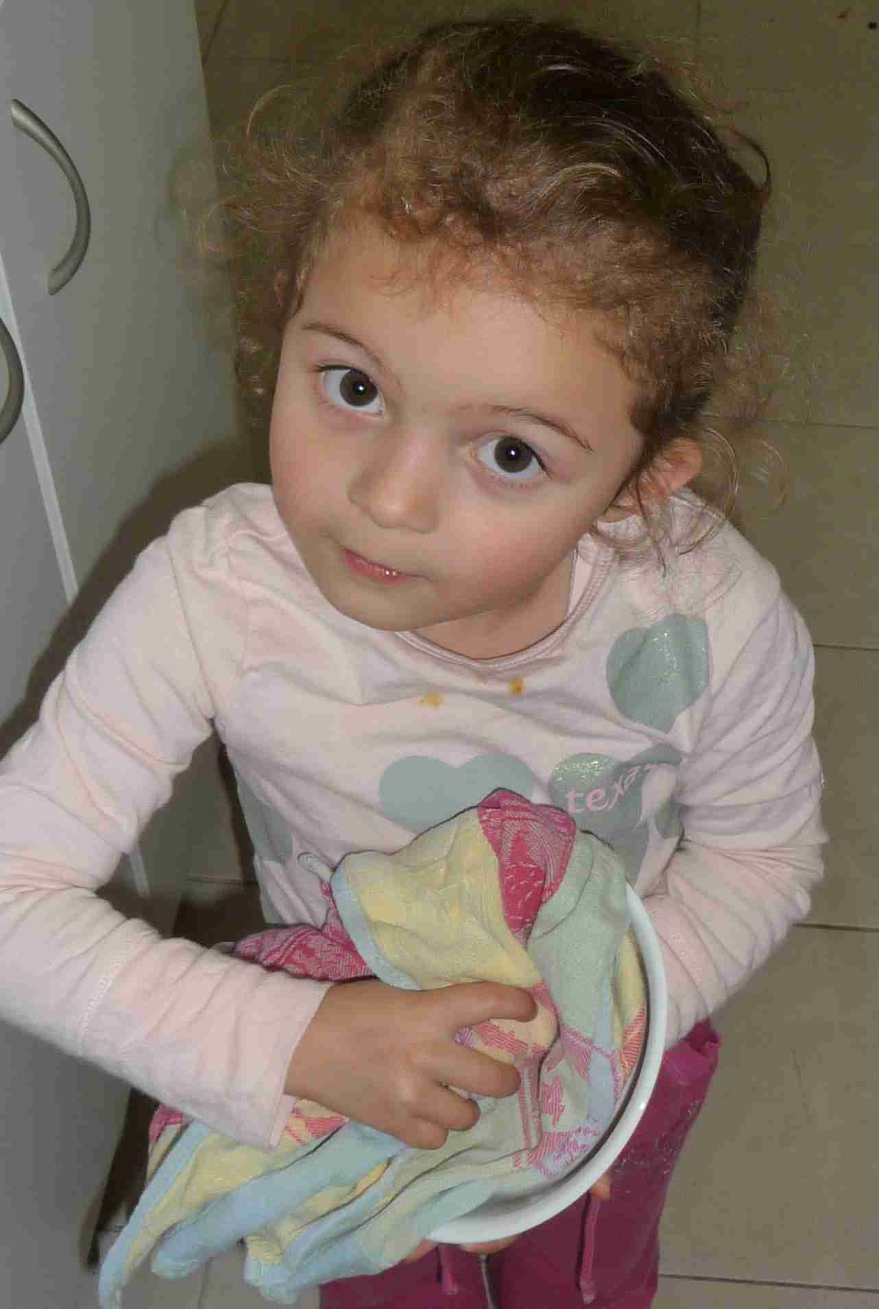 3 year old wiping dishes